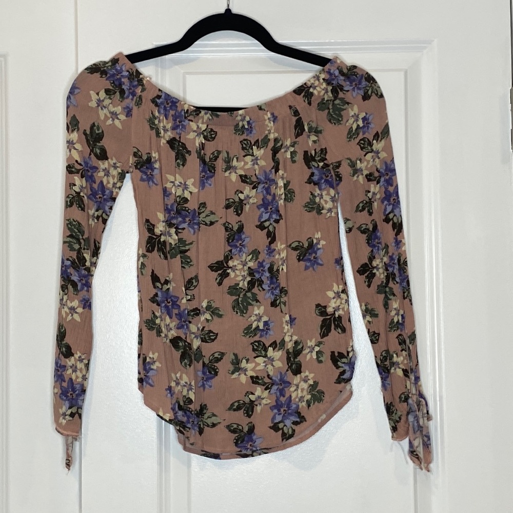 Off the Shoulder Tie Wrist Top